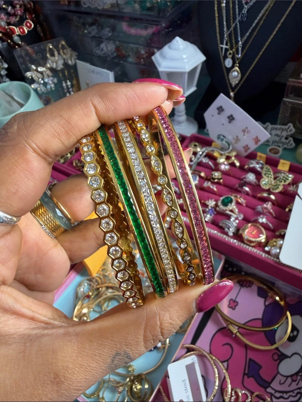 N/A elegant gold